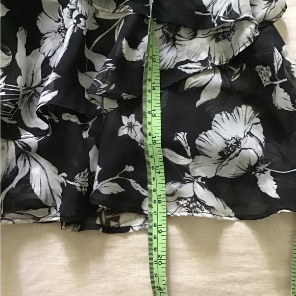 WHITE HOUSE BLACK MARKET TOP - Picture 11 of 12